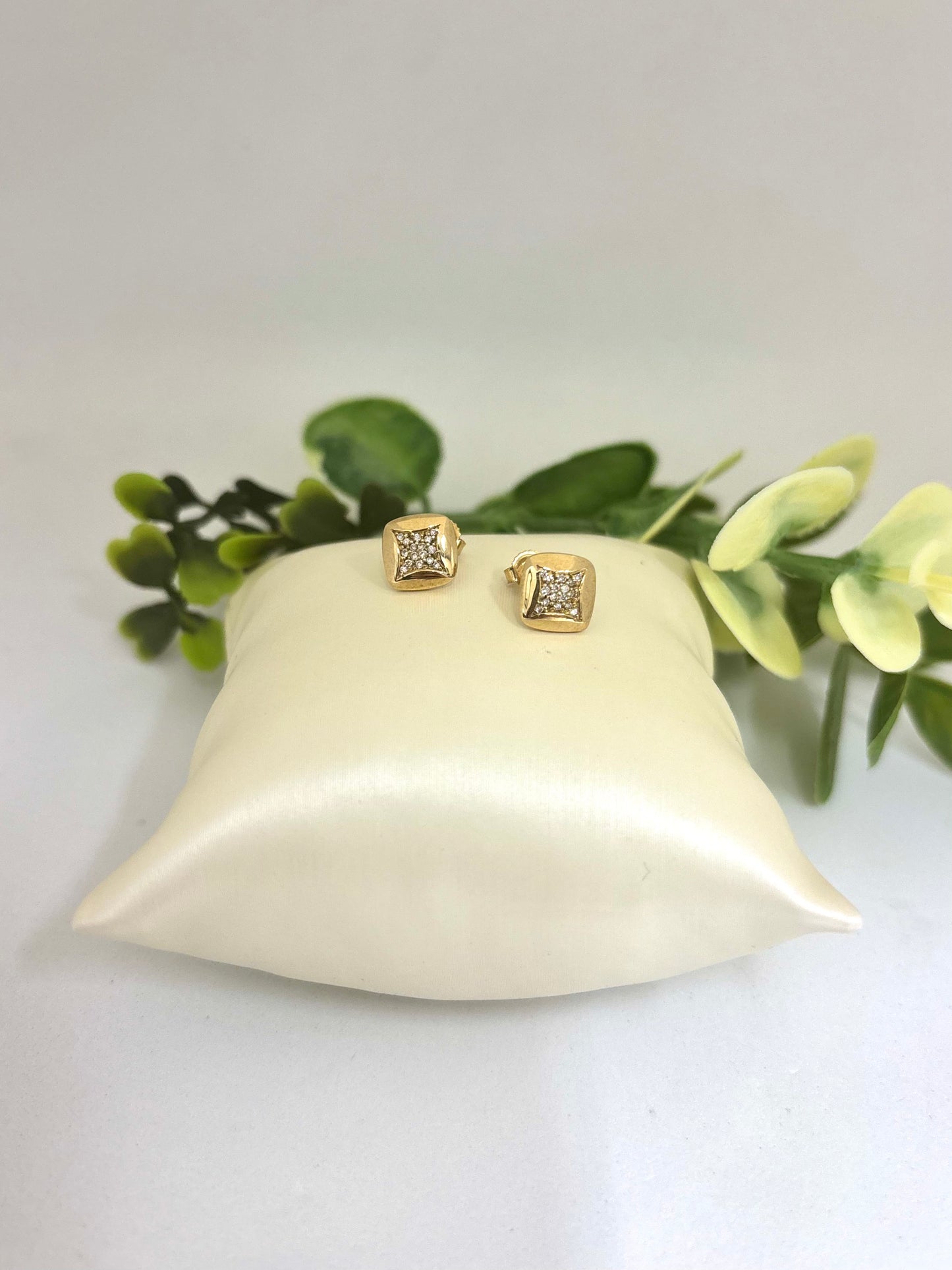 10k Yellow Gold 0.11ctw Diamond Square Stud Earrings