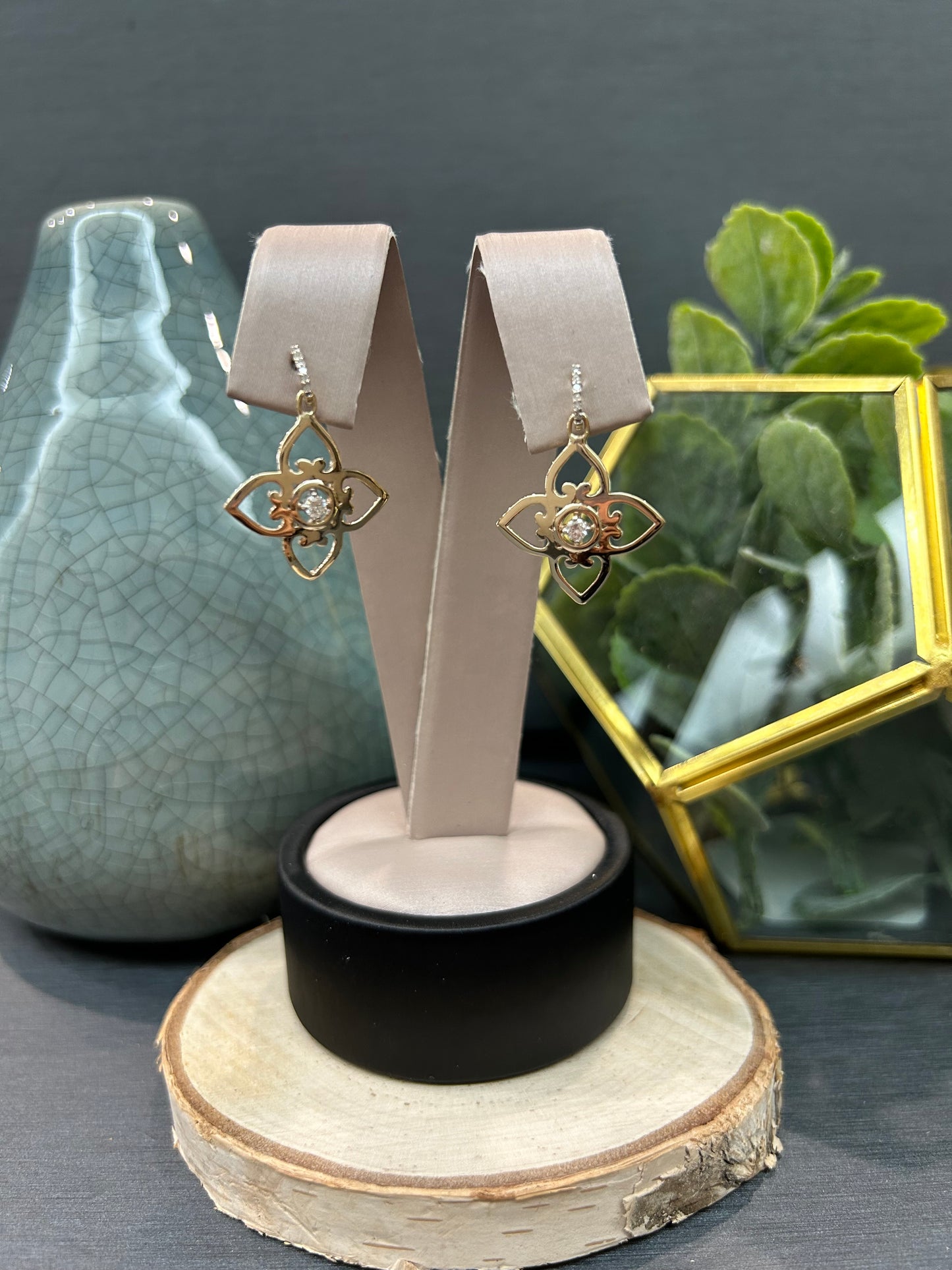 10k Yellow Gold 0.12ctw Diamond Clover Dangle Earrings