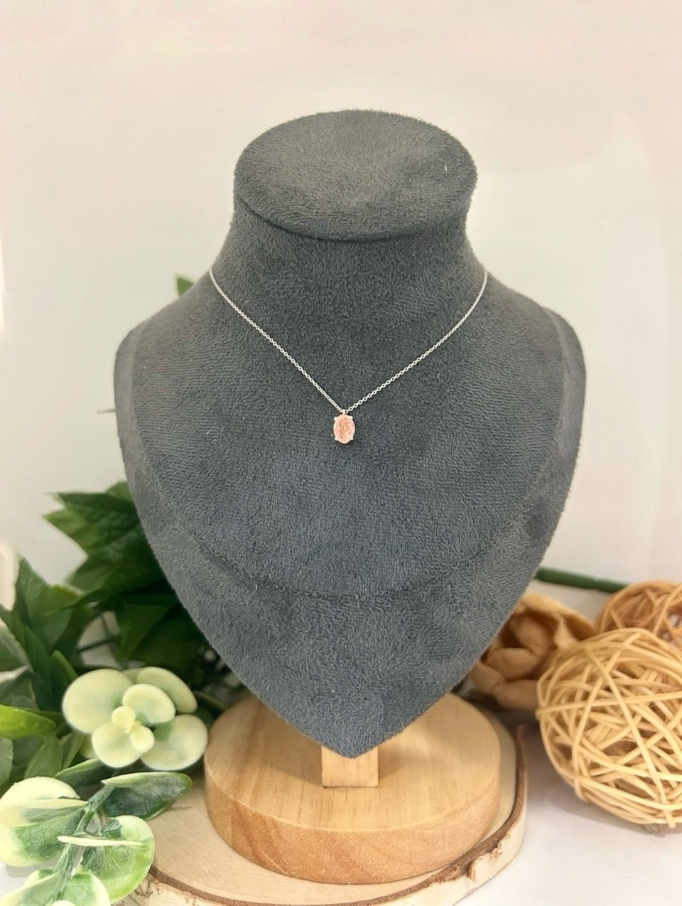 10k White Gold 0.80ctw Pink Lab Diamond Oval Solitaire Pendant