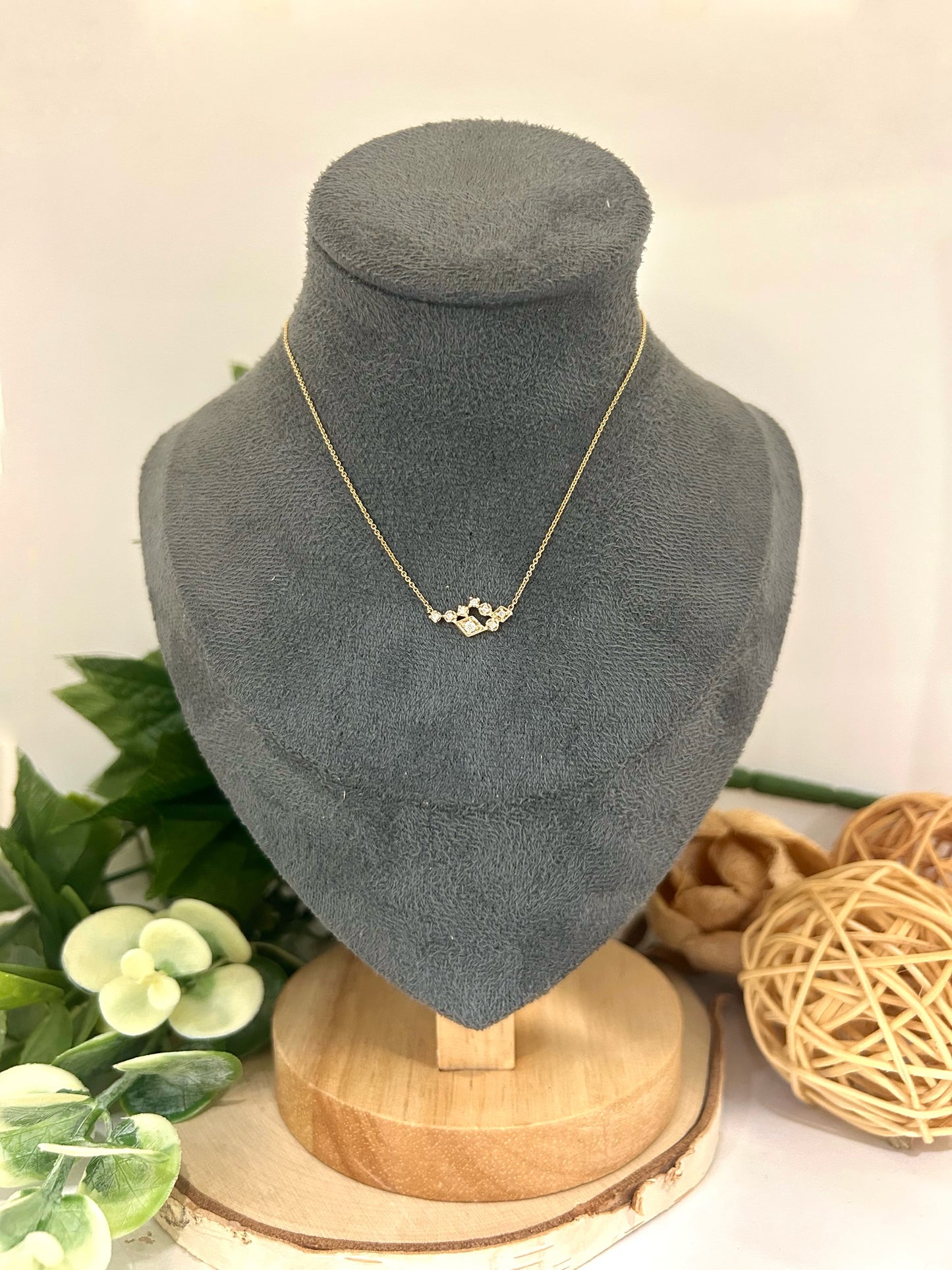 10k Yellow Gold 0.05ctw Diamond Scattered Necklace