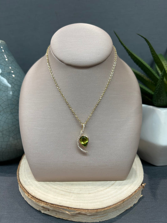 14k Yellow Gold Pear Peridot Swirl Design Pendant