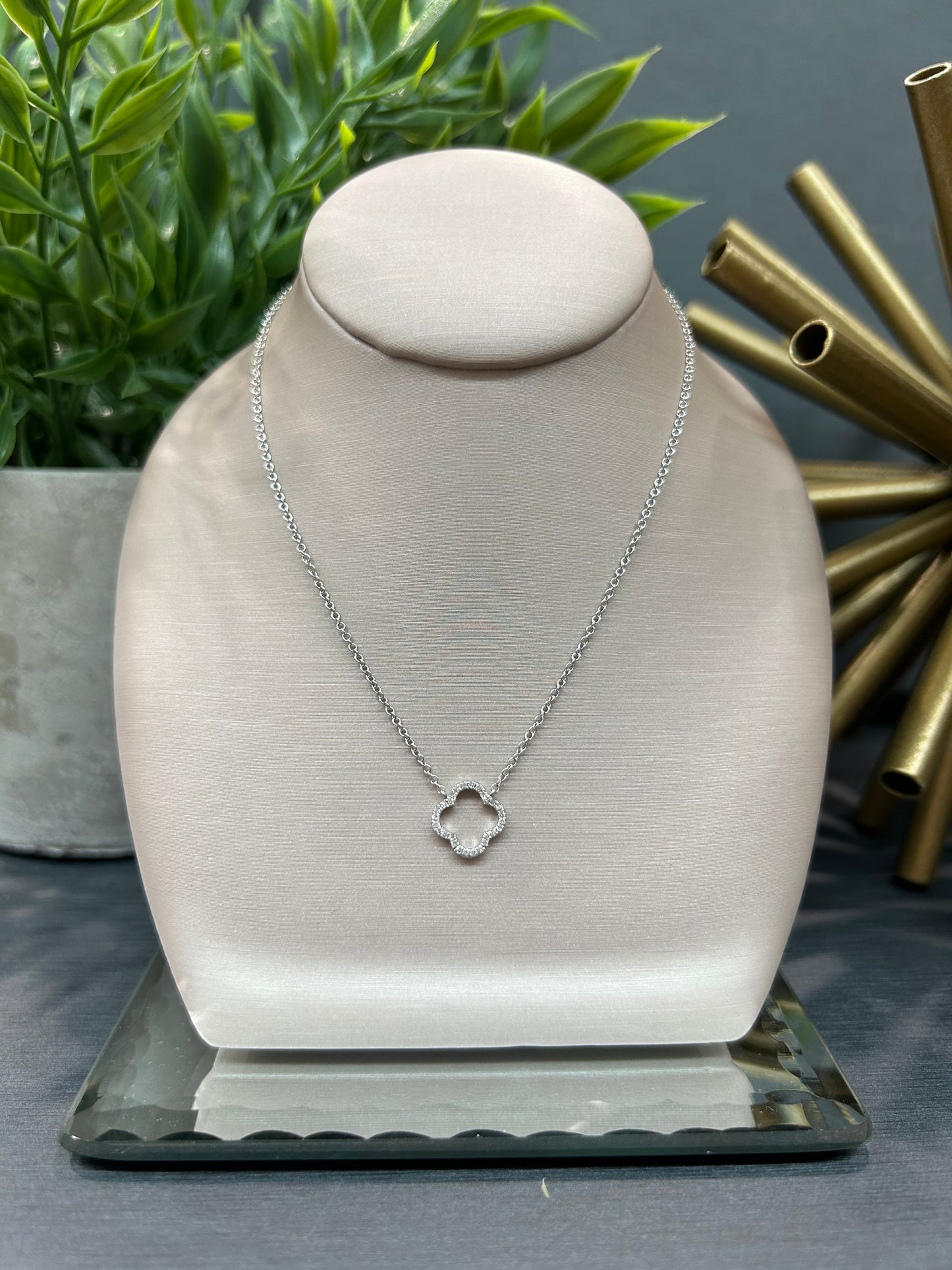 14k Gold 0.08ctw Diamond Clover Necklace
