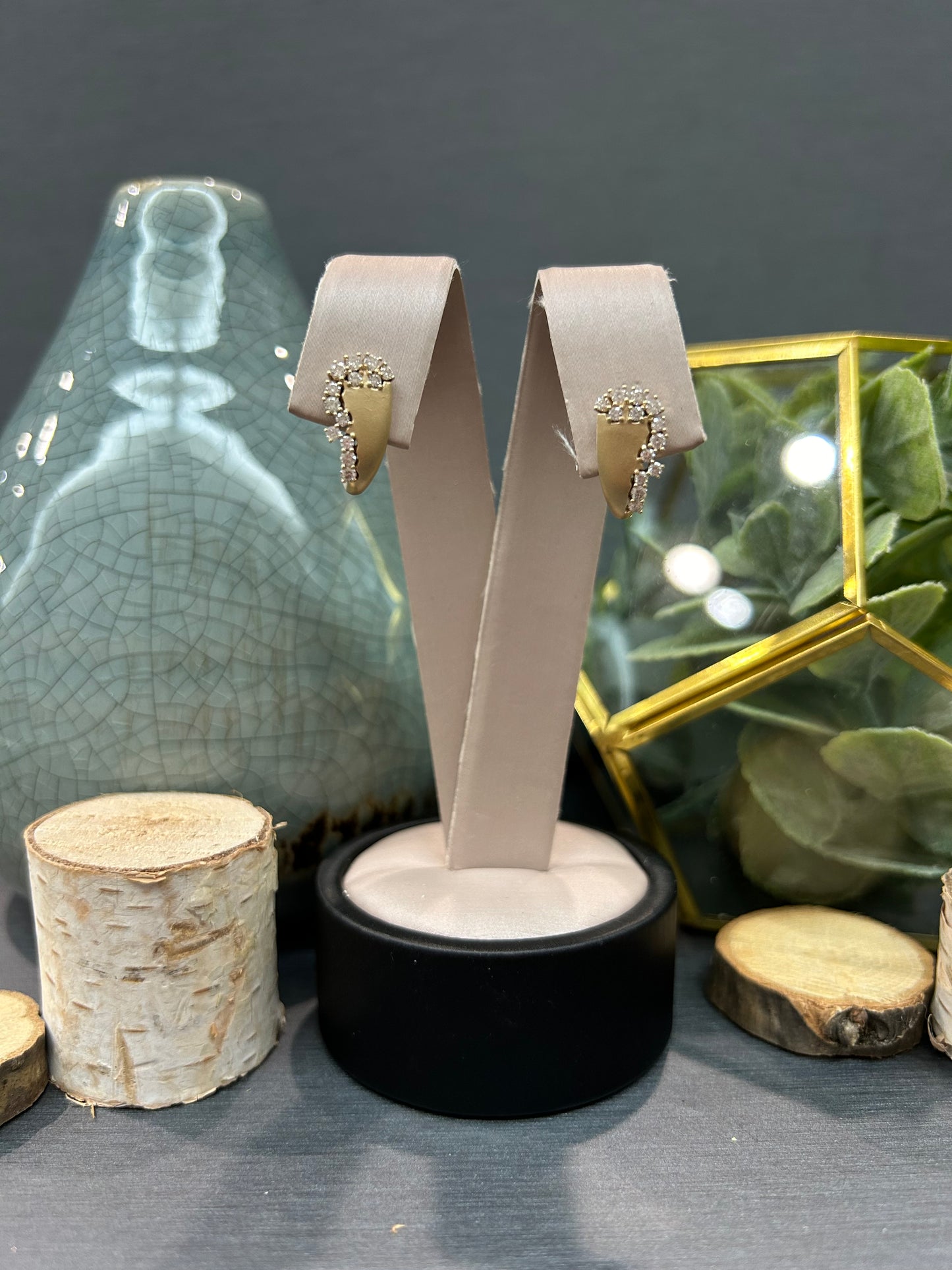 14k Yellow Gold 0.45ctw Diamond Scattered Stone Hoop Earrings