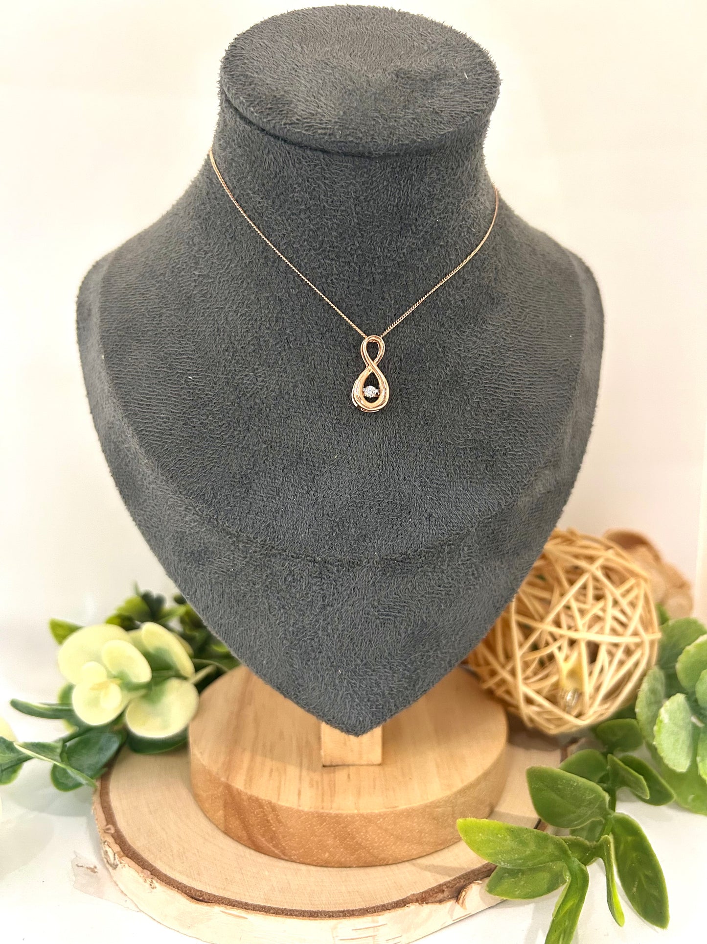 10k Gold 0.05ct Diamond Infinity Twinkle Pendant