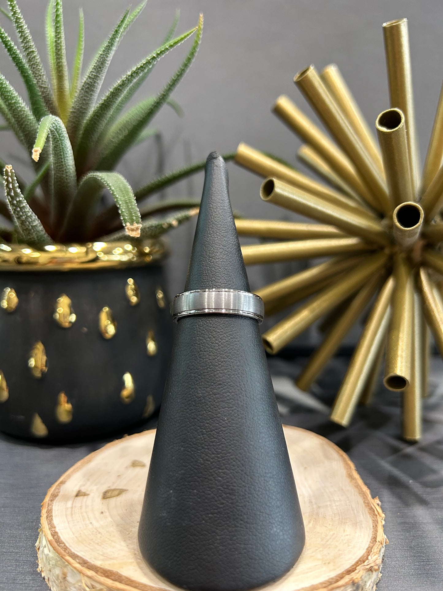 Tantalum 6mm Matte Grey Center Malo Band