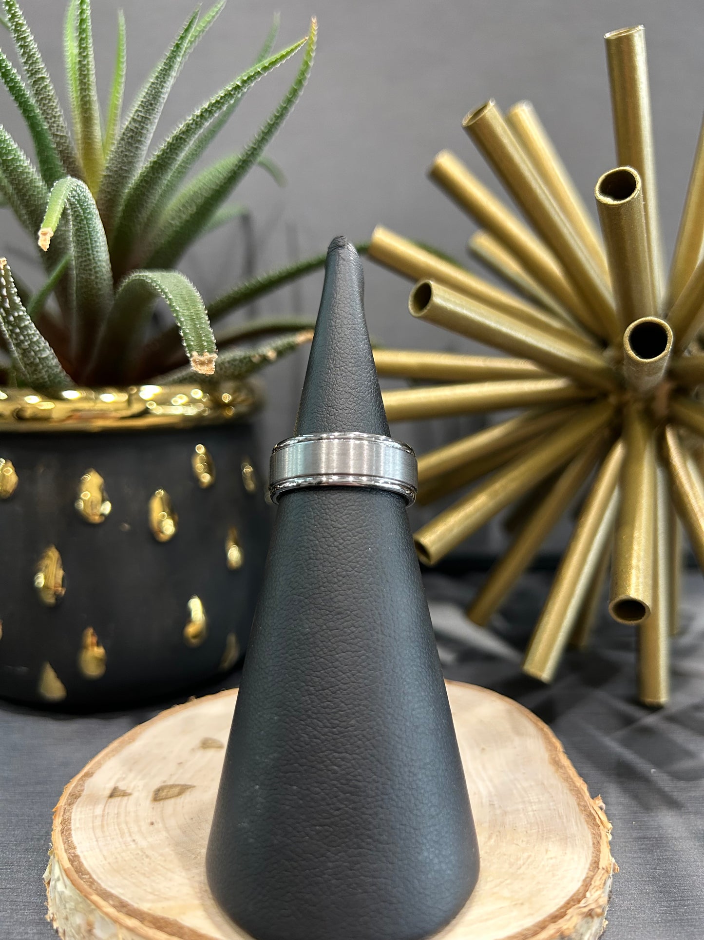 Tantalum 8mm Matte Grey Center Malo Band