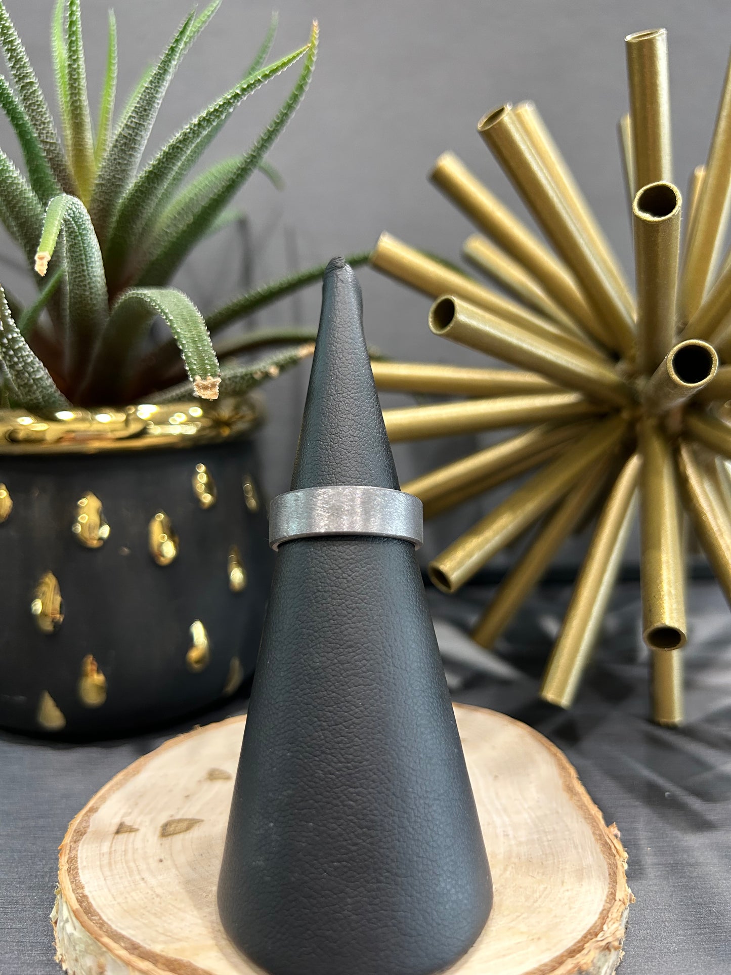 Tantalum 7mm Grey Brush Malo Band