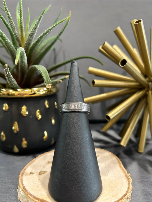 Tantalum 7mm Laser Engraved Center Malo Band