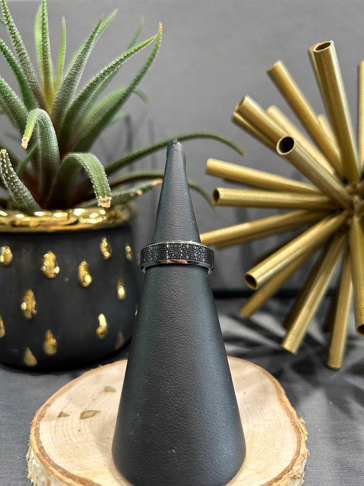 Tantalum 7mm Black Carbon Fiber Design Malo Band