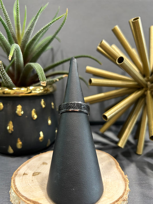 Tantalum 7mm Black Carbon Fiber Wood Design Malo Band