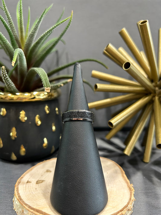 Tantalum 7mm Black Carbon Fiber Scratch Design Malo Band