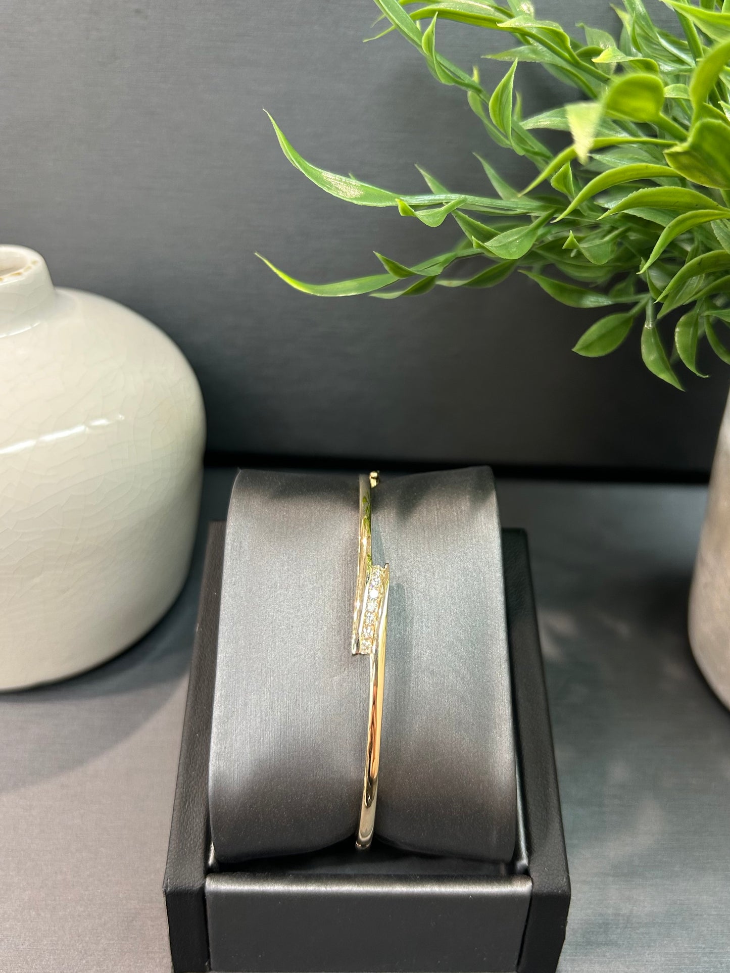 10k Yellow Gold 0.25ctw Diamond Cross Over Bangle with Clasp