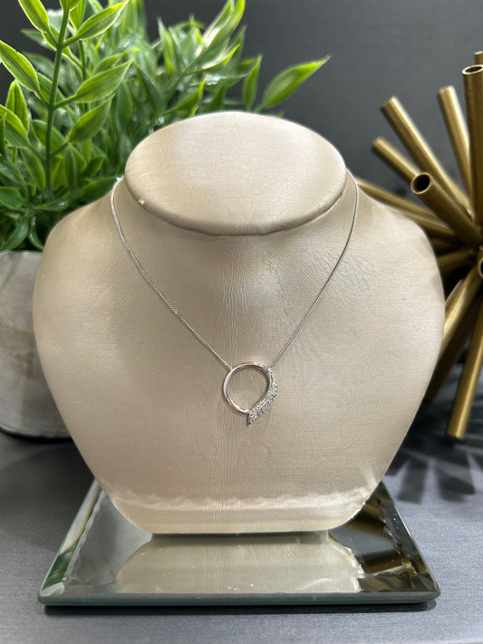 10k Gold 0.07ctw Diamond Cluster Accent Circular Necklace