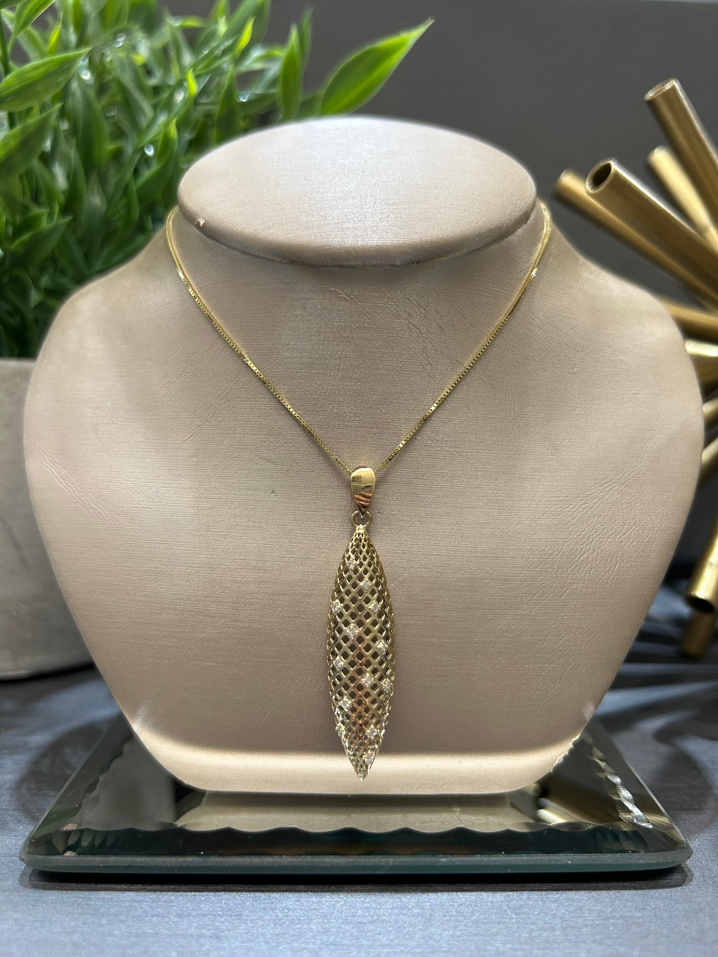 10k Yellow Gold 0.10ctw Diamond Scattered Filigree Pendant