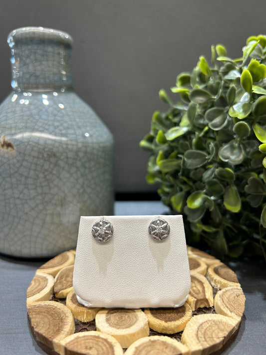 10k White Gold 0.08ctw Diamond Flower Disc Stud Earrings