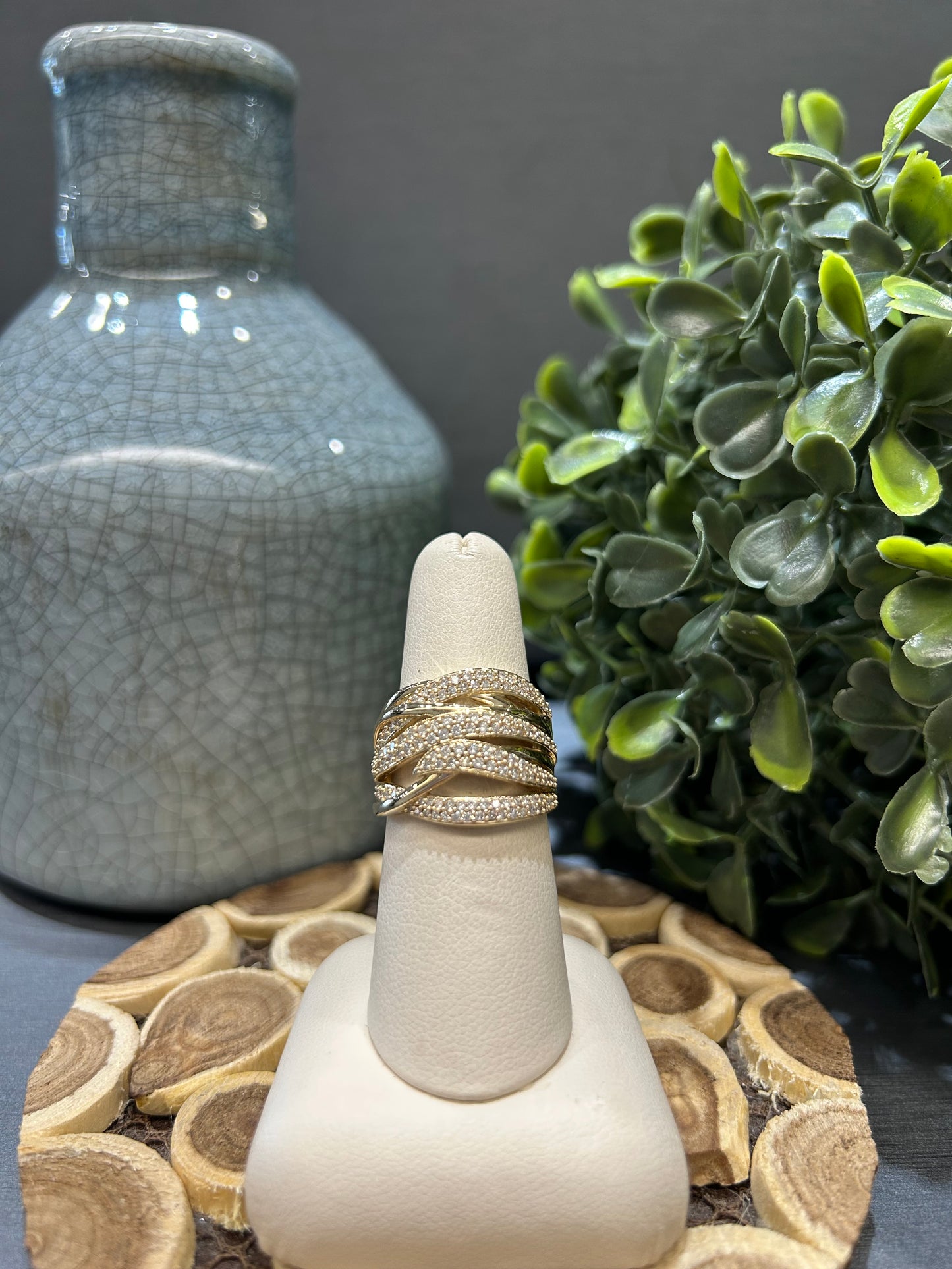 10k Yellow Gold 0.71ctw Diamond Layered Thick Band