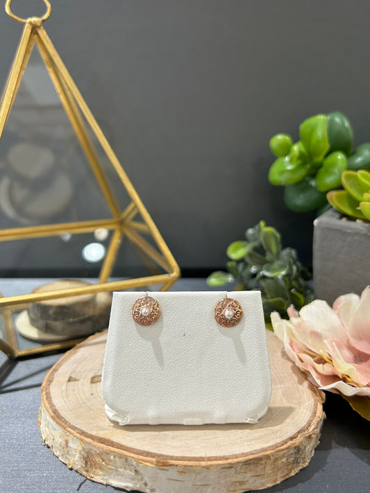 10k Gold Round Heart Detailed Pearl Stud Earrings