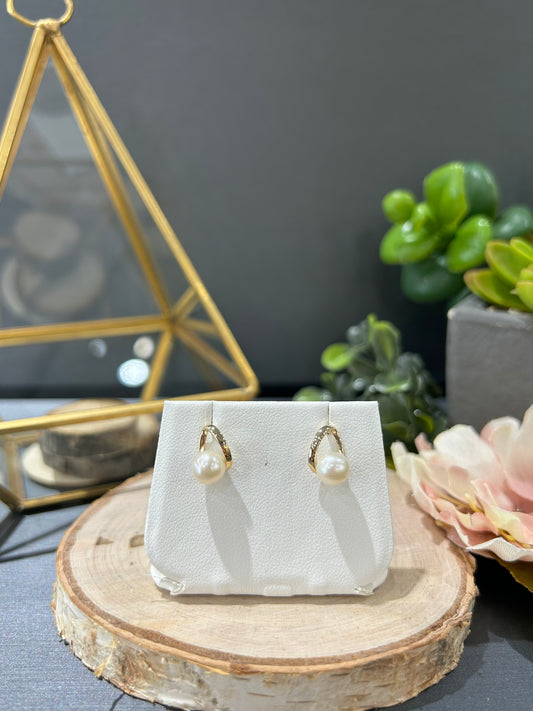 14k Yellow Gold 6mm Fresh Water Pearl Cross Over Stud Earrings