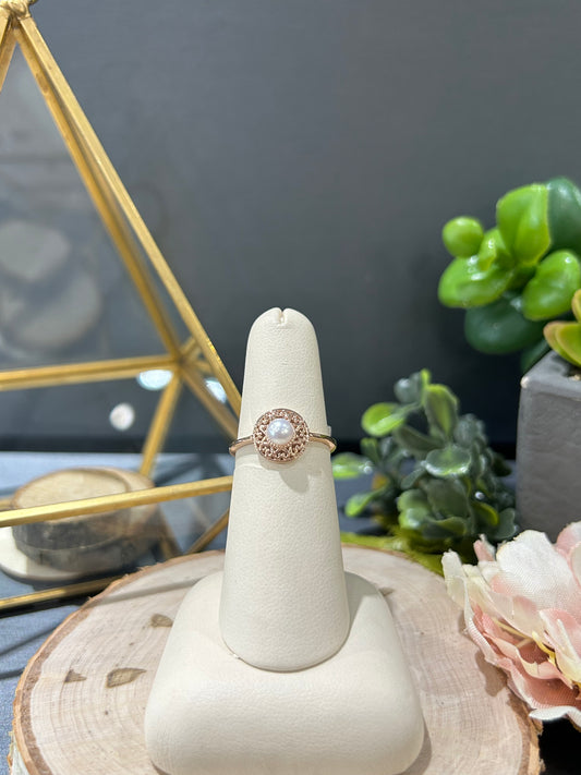 10k Gold Round Heart Detail 4mm Pearl Ring