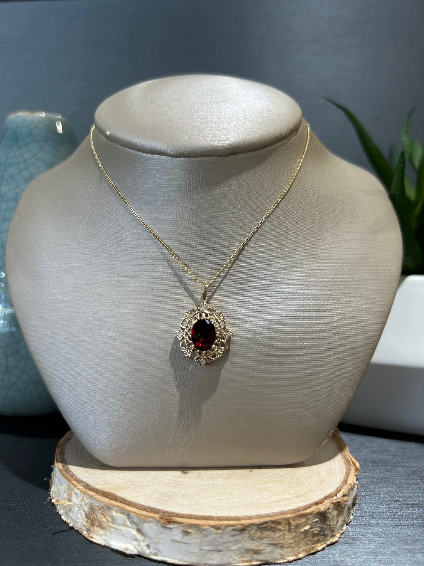 10k Yellow Gold Oval Garnet Filigree Pendant