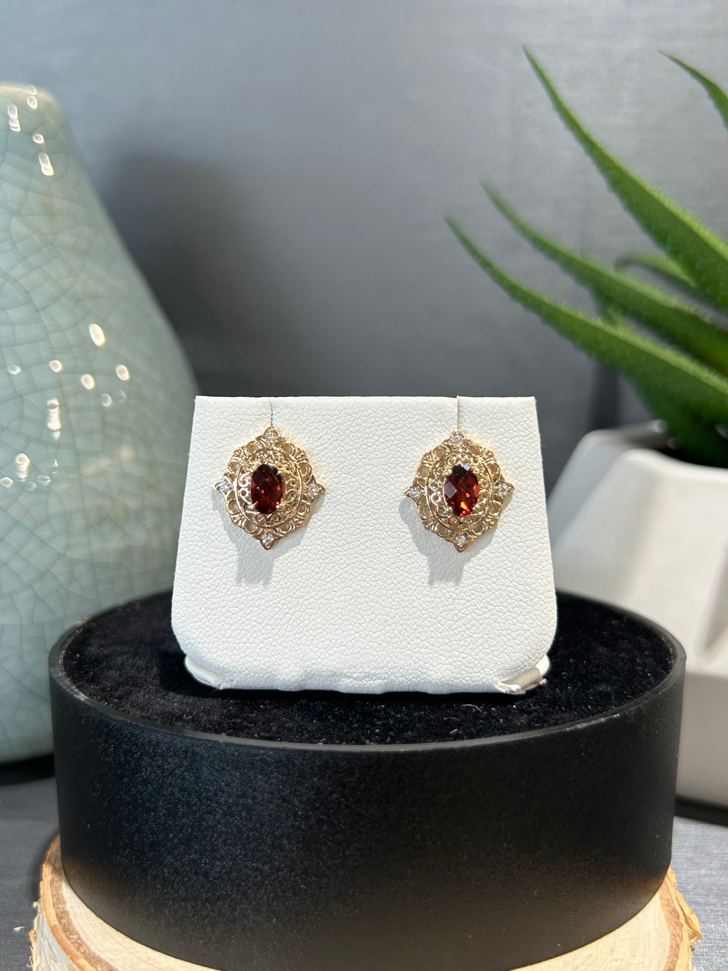 10k Yellow Gold Oval Garnet Filigree Stud Earrings