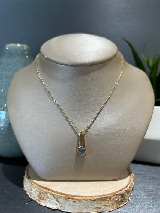14k Yellow Gold Oval Aquamarine Pressure Set Pendant