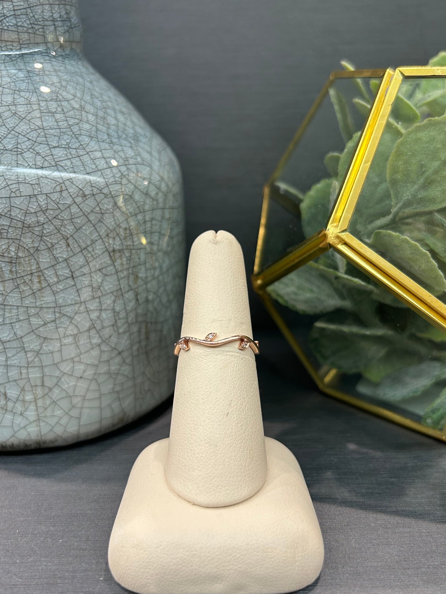 10k Rose Gold 0.02ctw Diamond Leaf Design Band