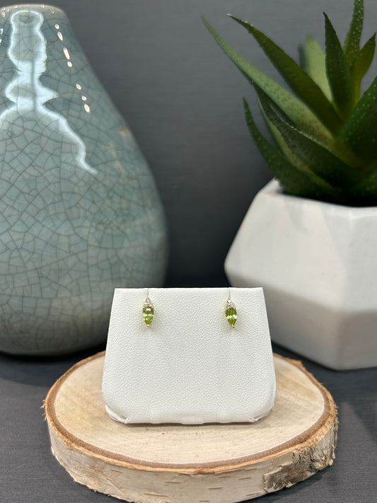 10k Yellow Gold Pear Peridot Stud Earrings