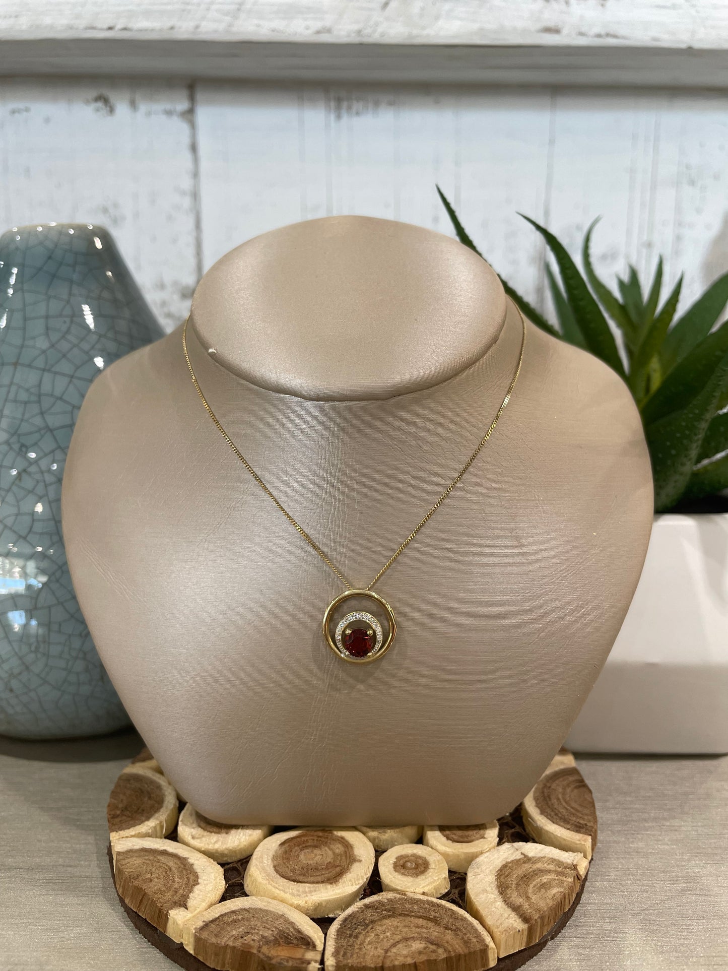 10k Yellow Gold Circle Garnet Pendant