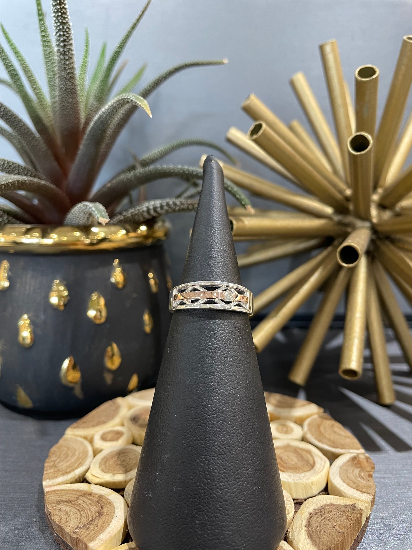 10k Two-Tone 0.09ct Criss-Cross Band