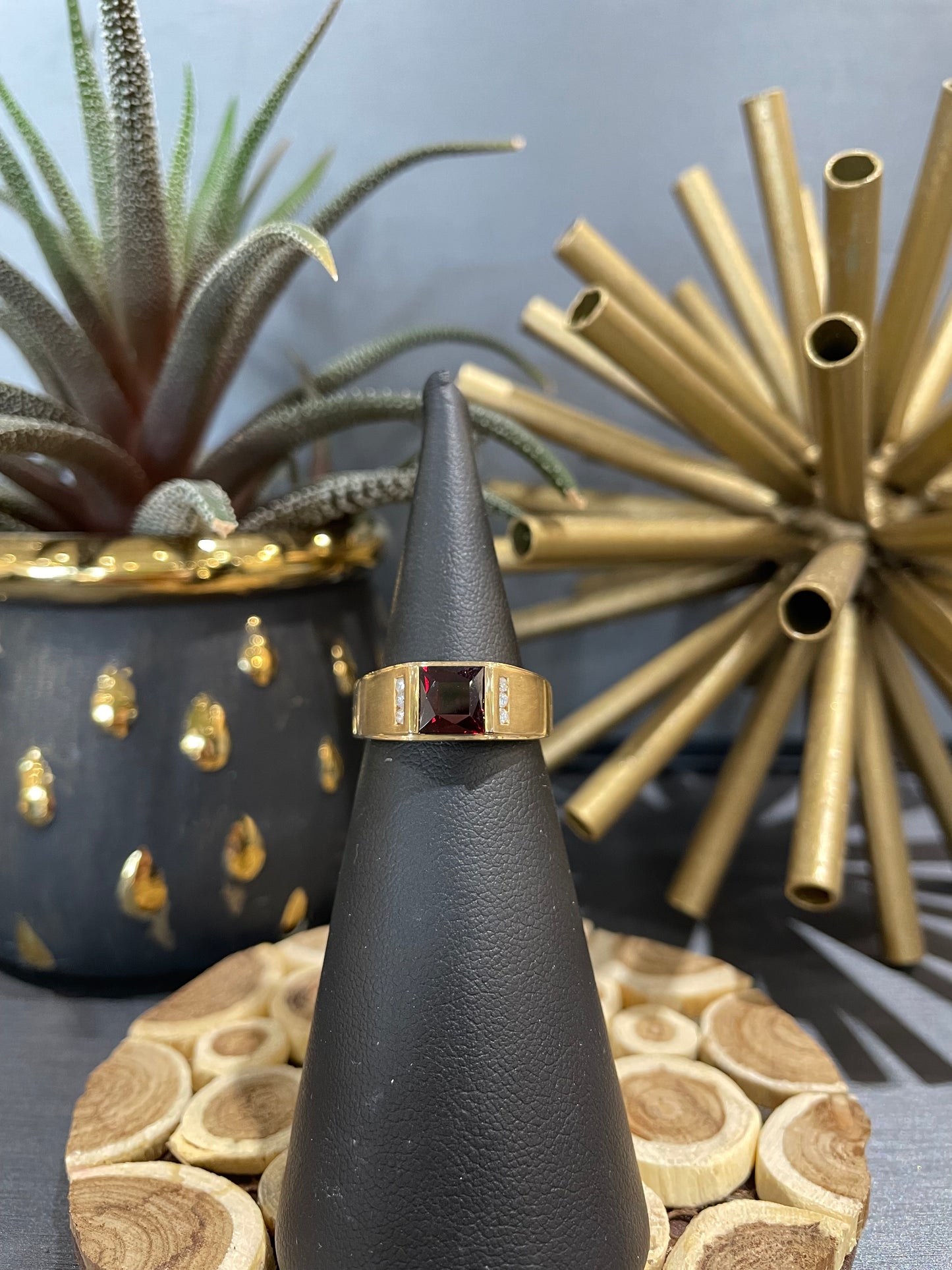 10k Yellow Gold 0.09ctw Garnet Ring