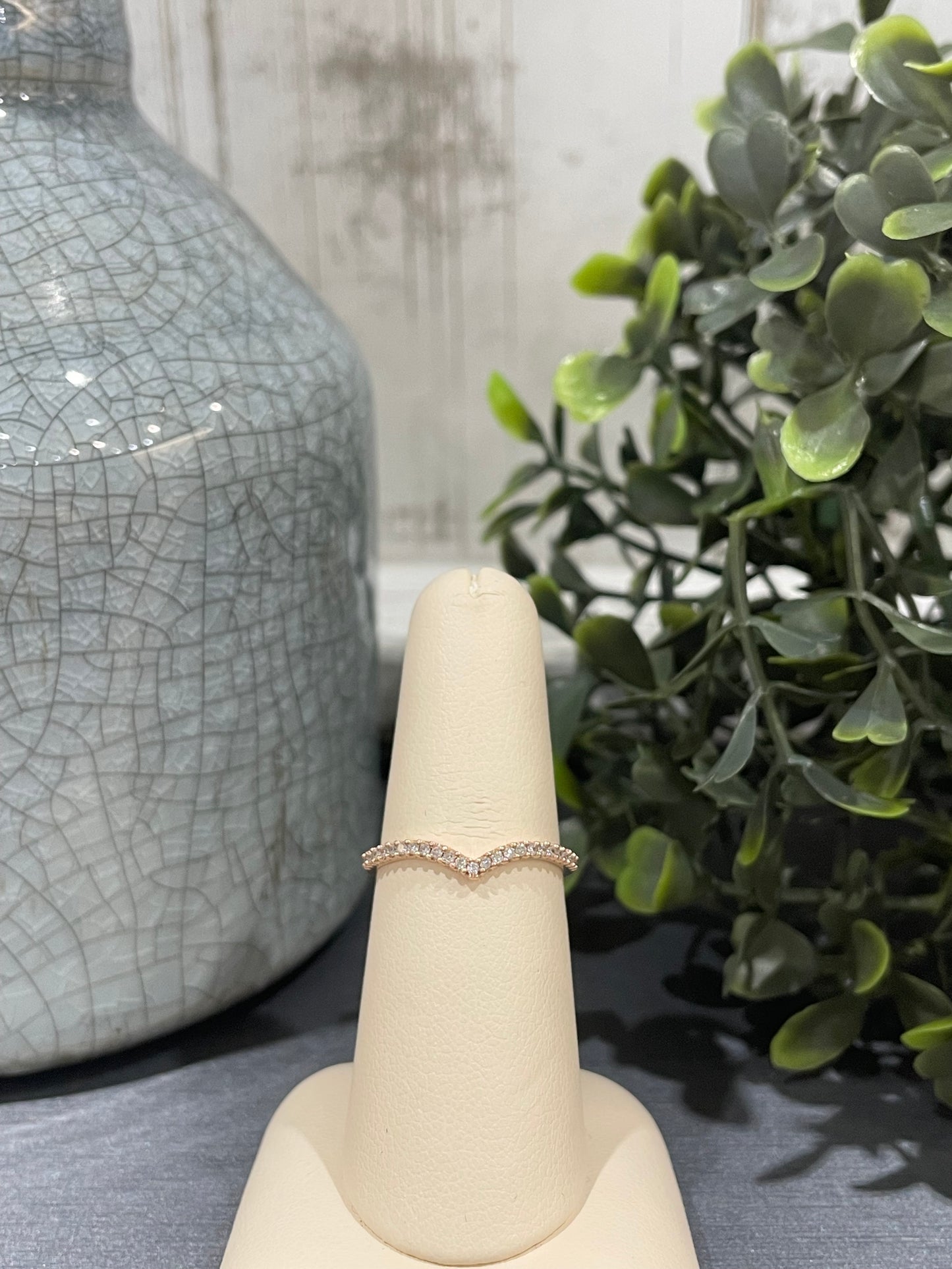 10k Rose Gold 0.125ctw Diamond "V" Band