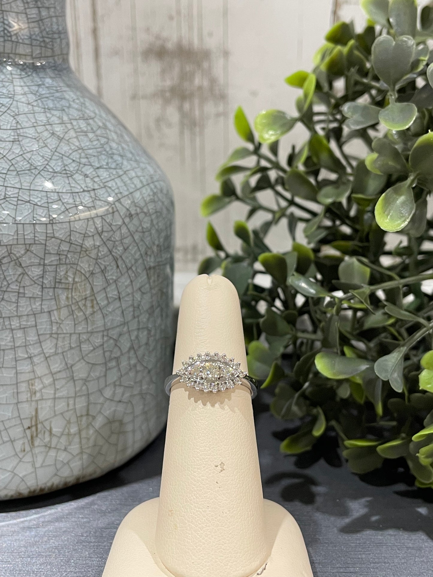 10k White Gold 0.28ctw Diamond Halo Eye Ring