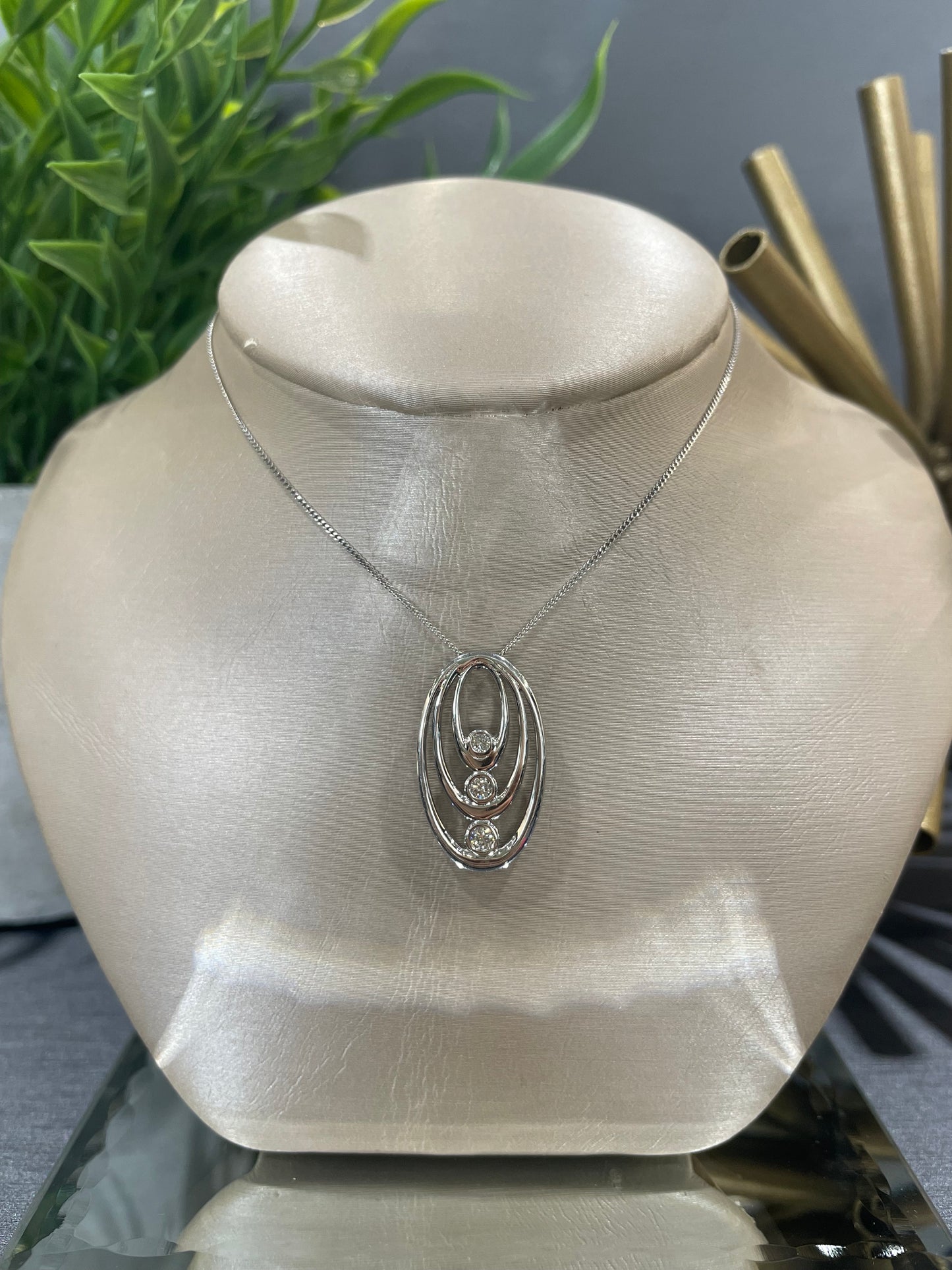 10k White Gold 0.15ctw Diamond Triple Overlap Pendant
