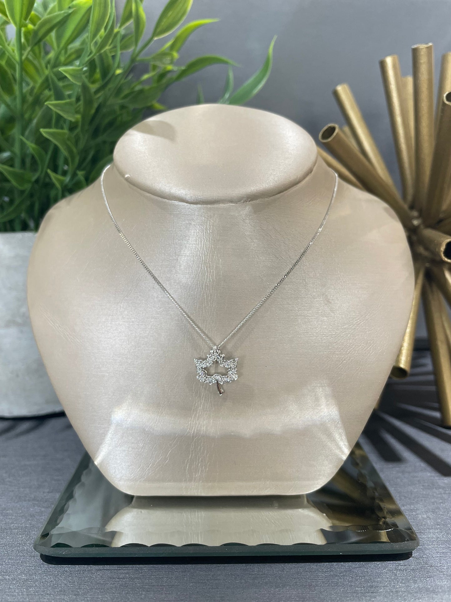 10k White Gold 0.10ctw Maple Leaf Pendant