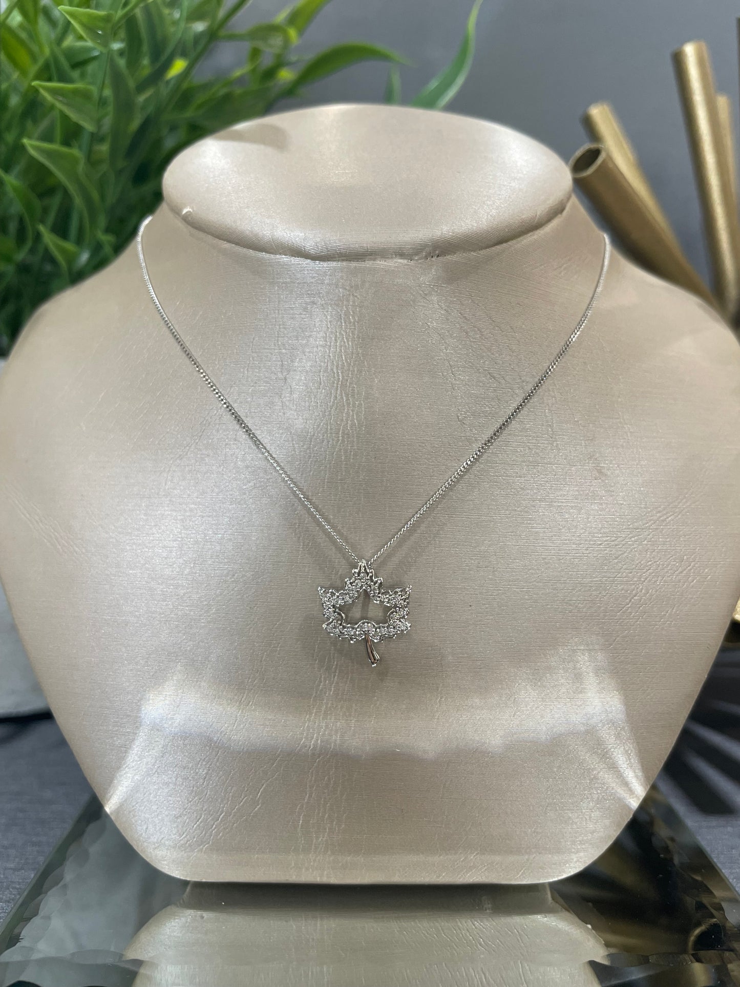 10k White Gold 0.10ctw Maple Leaf Pendant