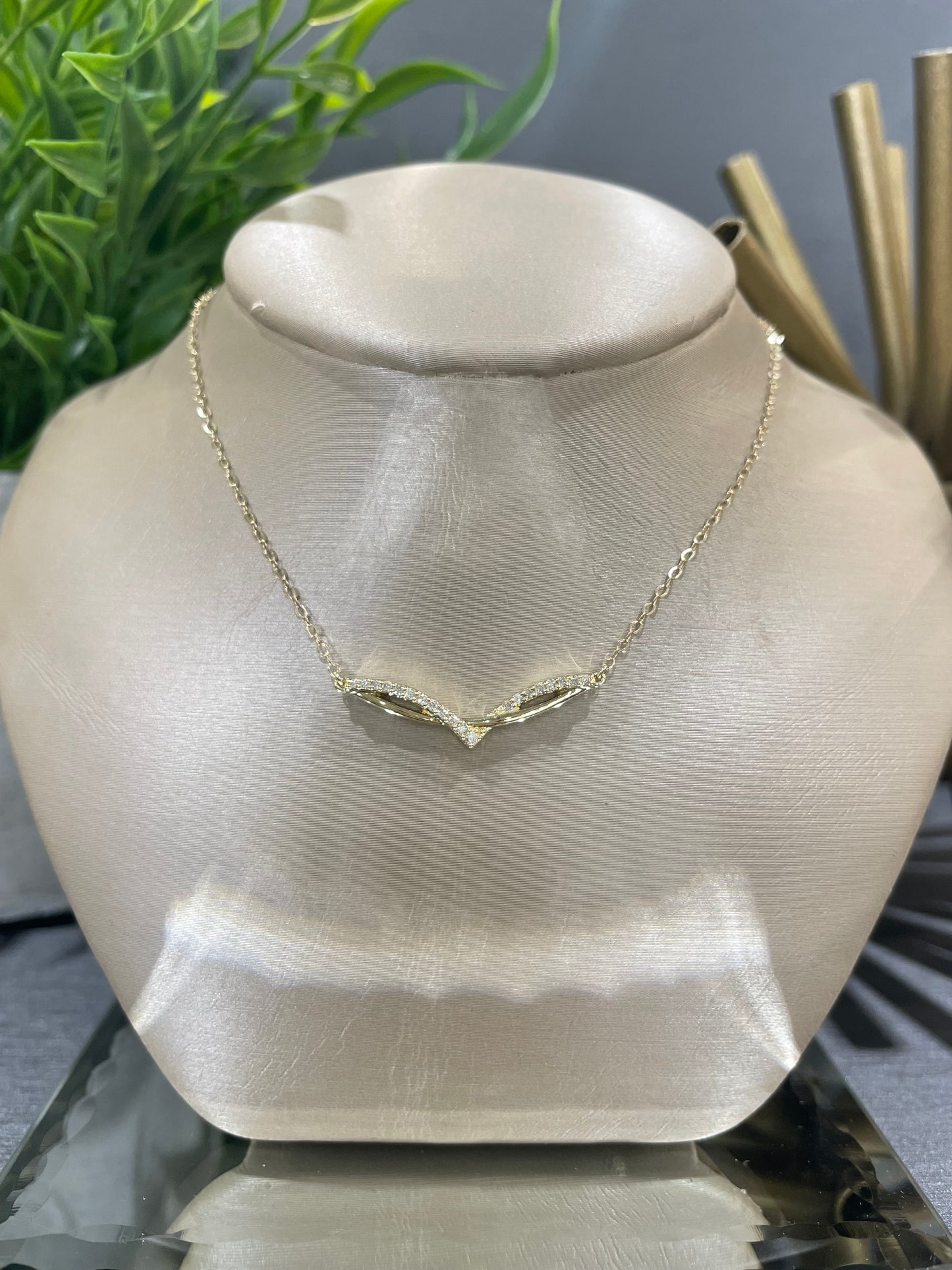 10k Yellow Gold 0.12ctw Diamond Chevron Bar Necklace