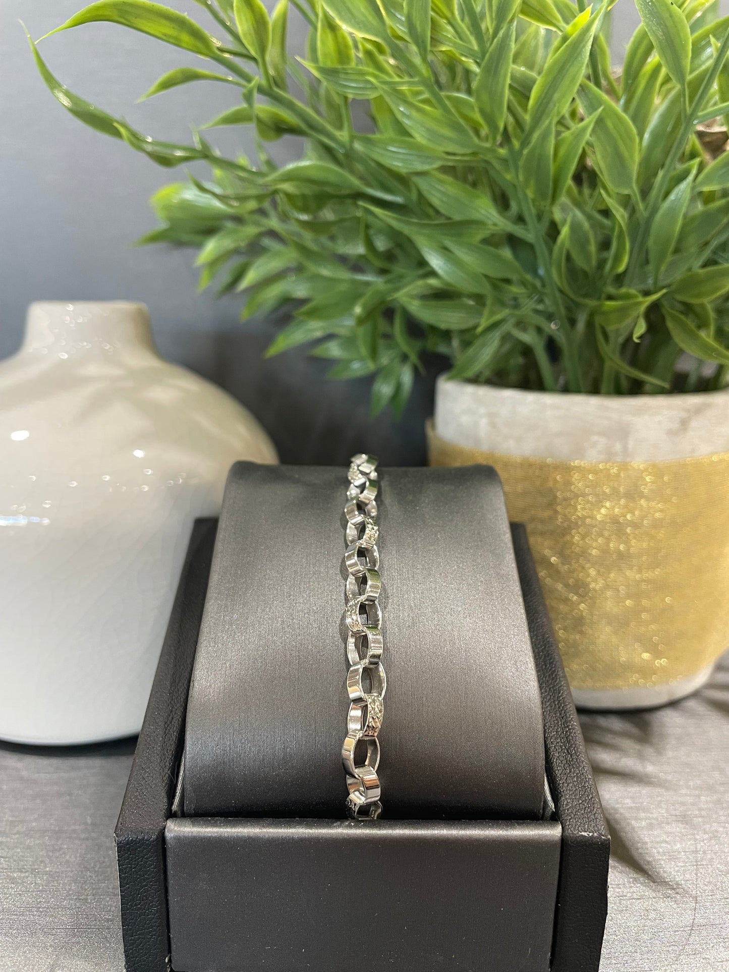 10k White Gold Loop Link Bracelet