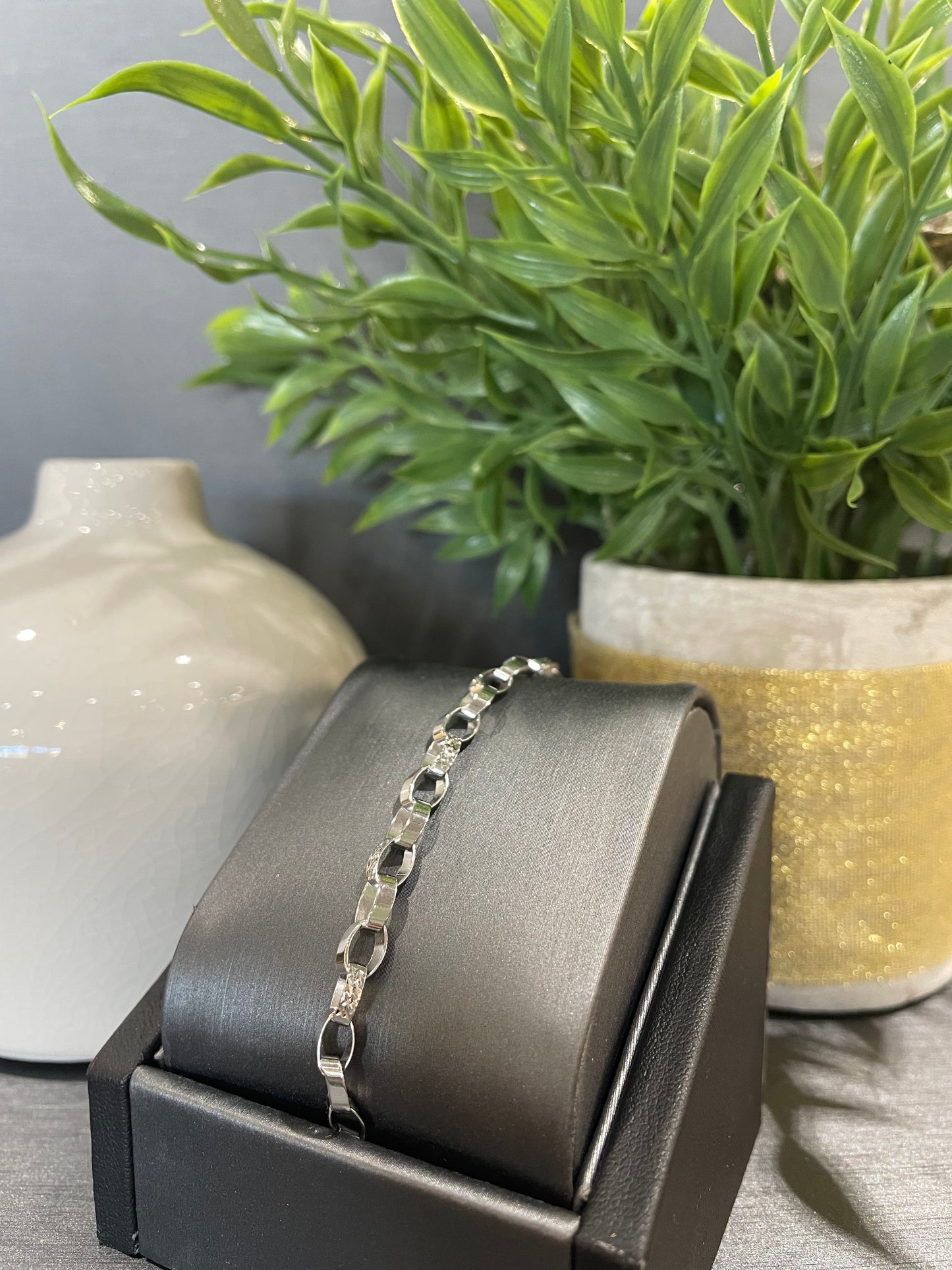 10k White Gold Loop Link Bracelet