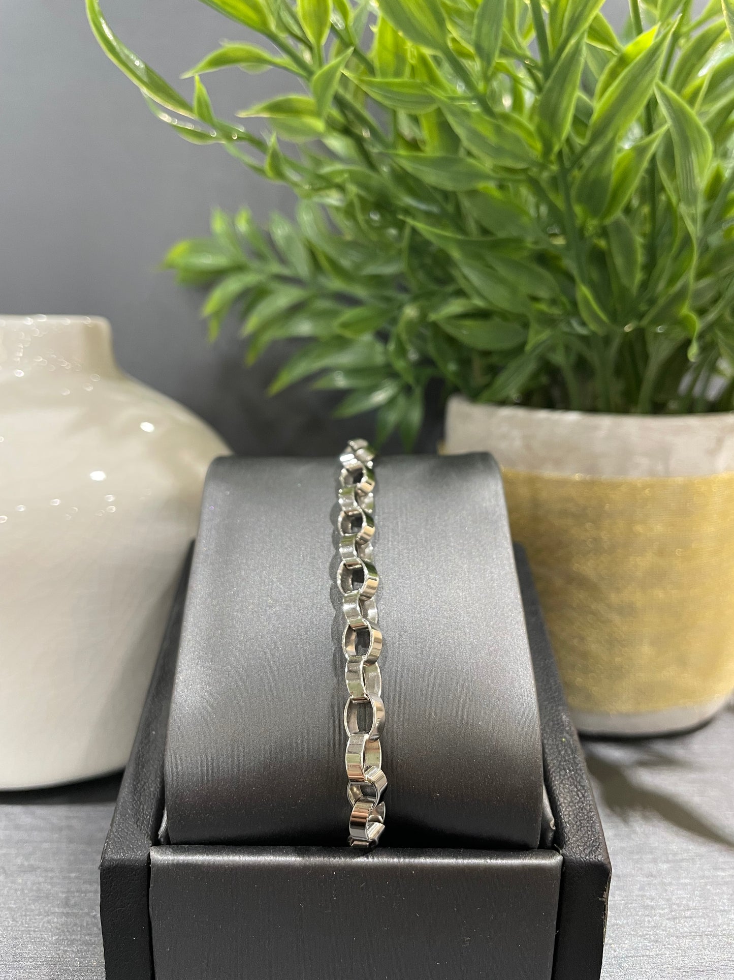 10k White Gold Loop Link Bracelet