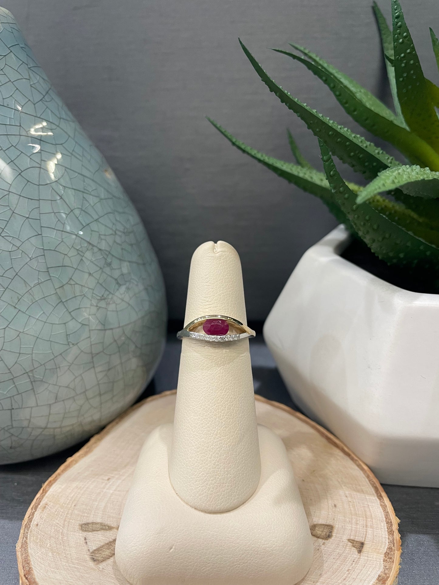 10k Yellow Gold Oval Ruby Eye Ring