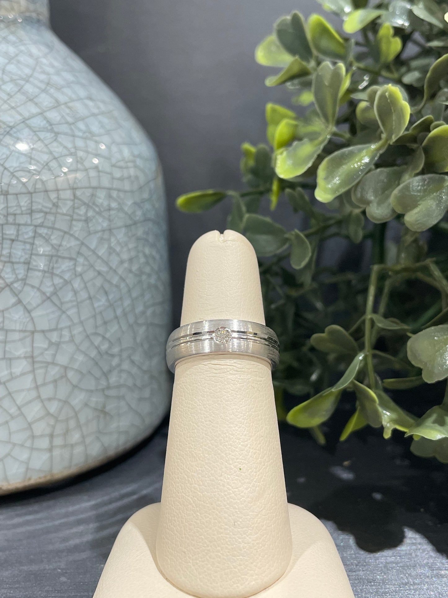 10k White Gold 0.05ct Diamond Wedding Band