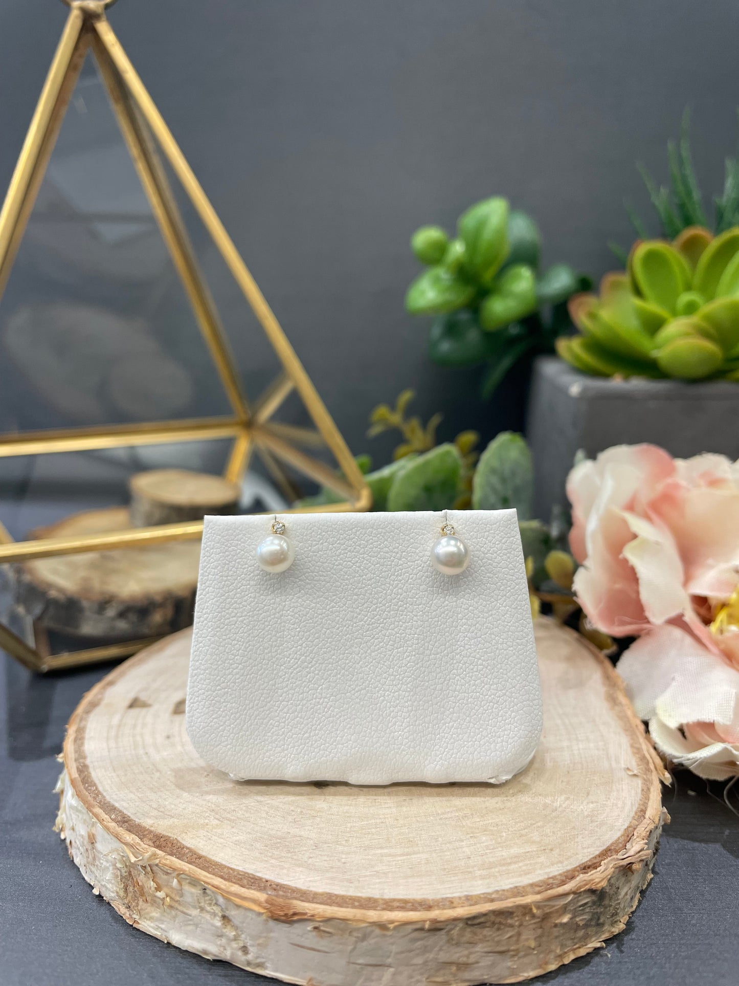 14k Yellow Gold 0.02ctw Diamond Pearl Stud Earrings