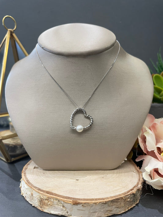 10k White Gold 0.03ct Diamond Ribbon Heart Pearl Pendant