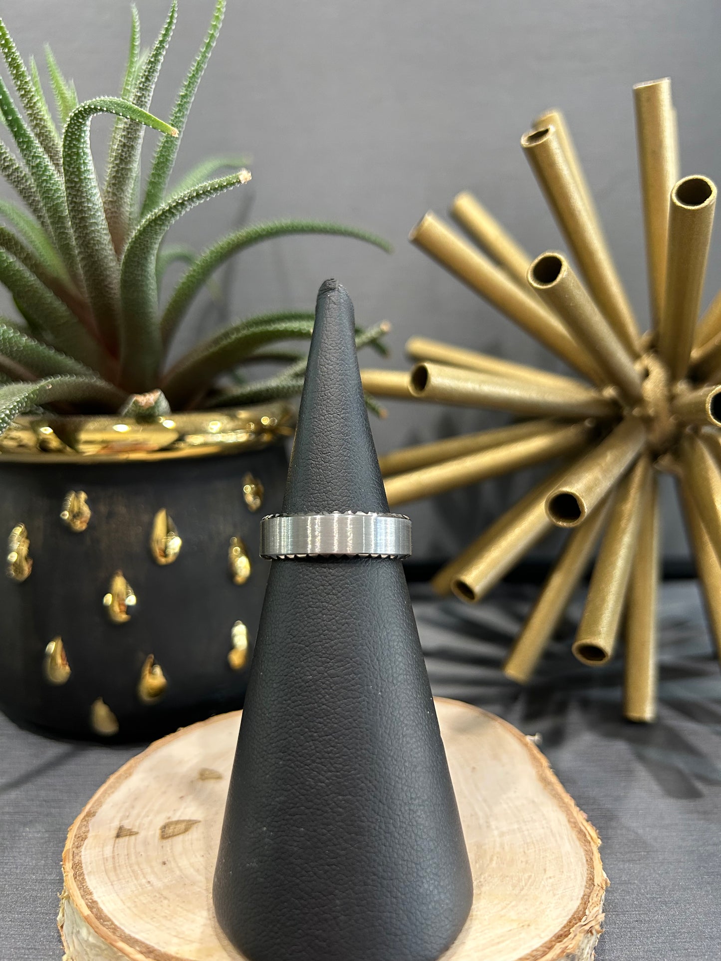 Tungsten 7mm Jagged Edge Malo Band