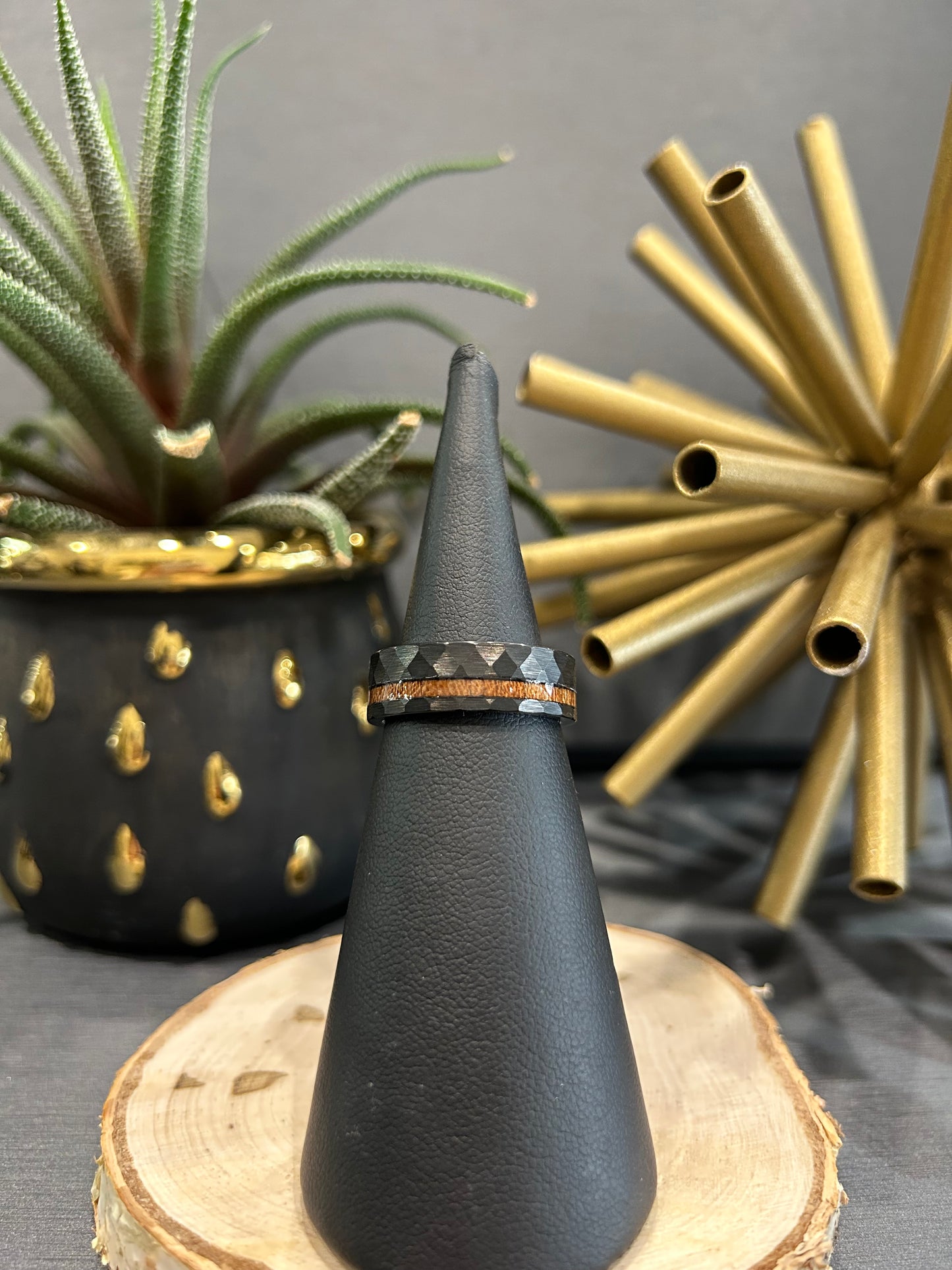 Tungsten 8mm Koa Wood Groove Black Band