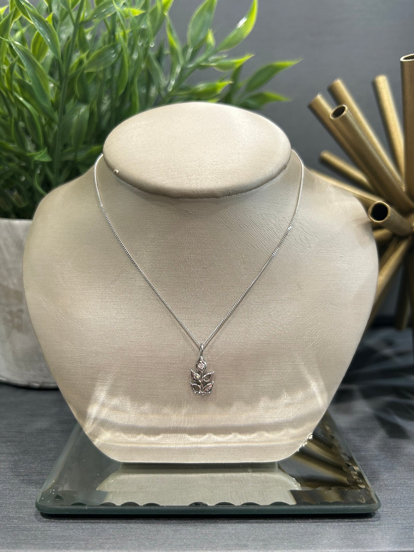 10k White Gold 0.06ctw Diamond Leaf Pendant
