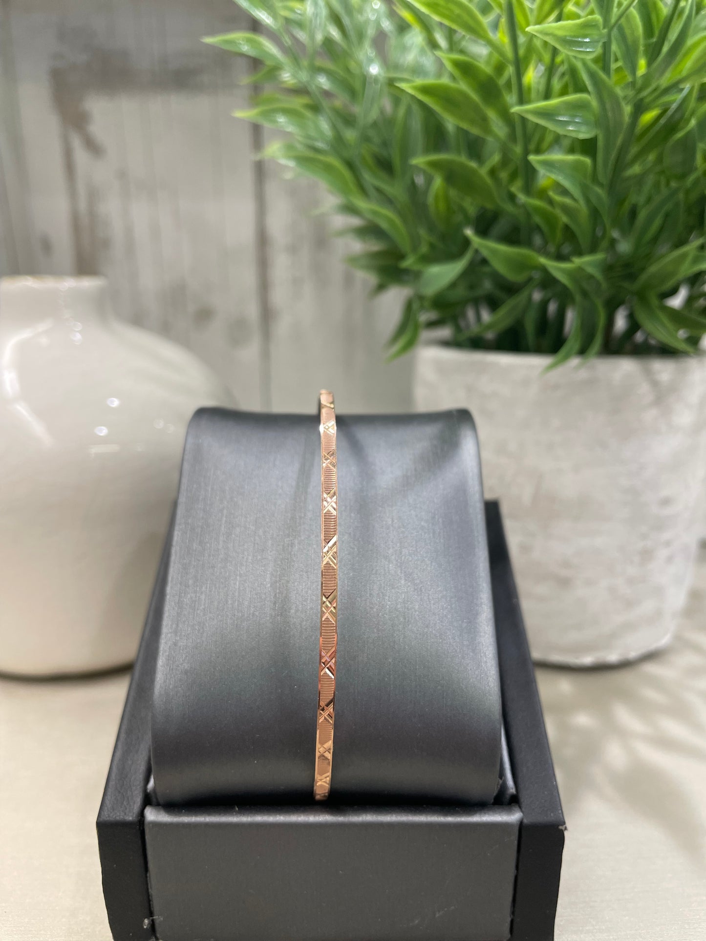 10k Rose Gold Pattern Bangle