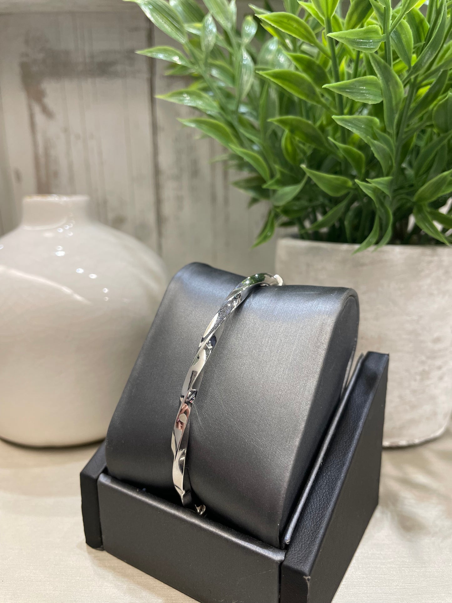 10k White Gold Diamond Cut Twist Bangle