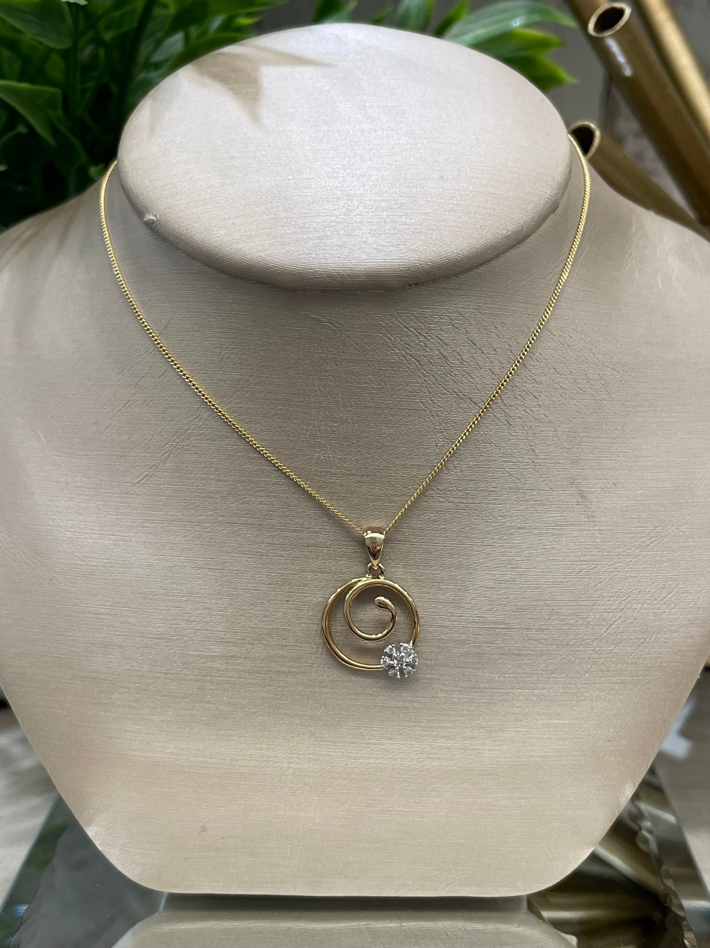 10k Yellow Gold 0.05ctw Diamond Swirl Pendant